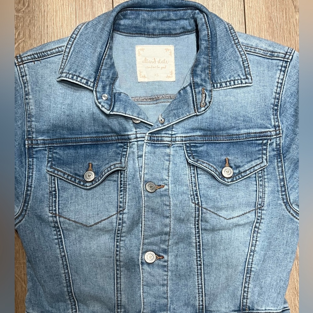 Altar'd State Light Blue Denim Skylar Romper XS - Like New - Picture 3 of 7